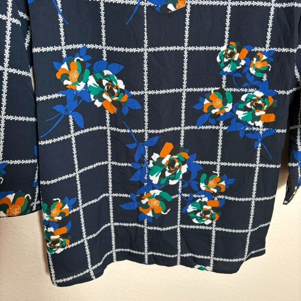 Van Heusen Blouse Women's Medium Blue V-Neck 3/4 Sleeve Printed Career Top - Picture 4 of 7